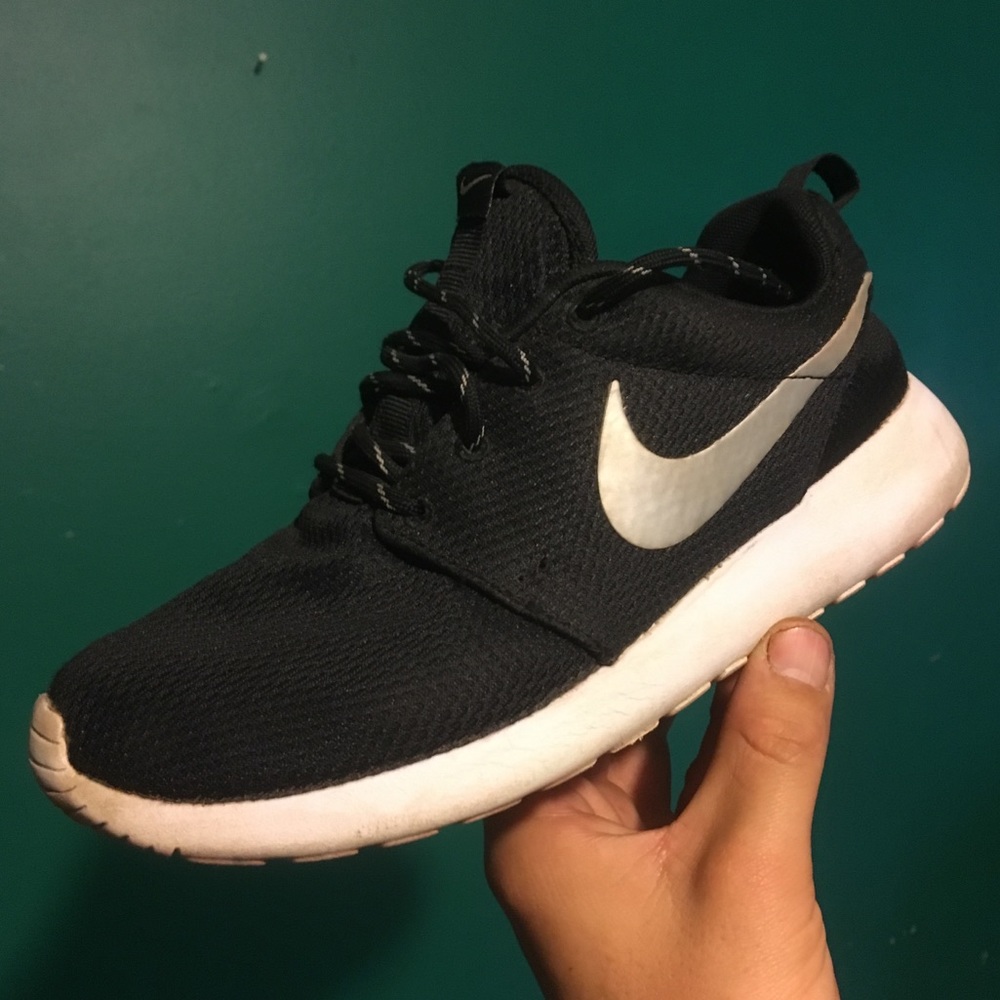 Nike Roshe One Black shoes sneakers womens 7.5